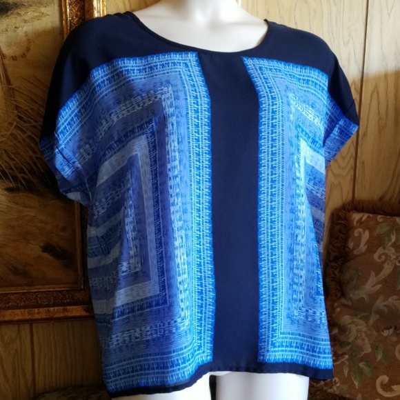 Beautiful semi sheer blouse geometric print in shades of blue - Picture 4 of 6